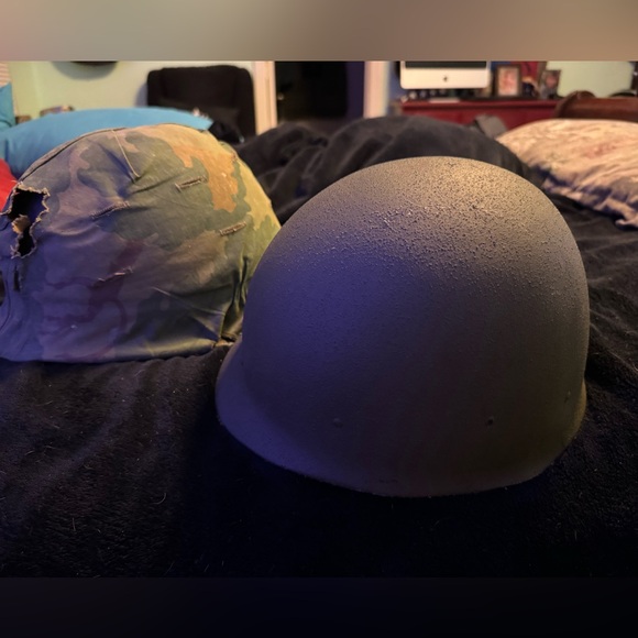 US Army / Marines Vietnam - Grenada Era Steel Pot Helmet - Picture 5 of 5